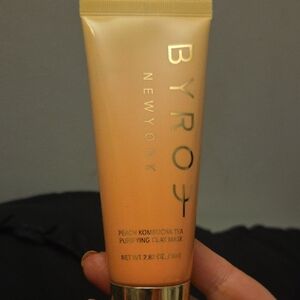 BYROE New York Peach Clay Mask - Peach/Gold Tube